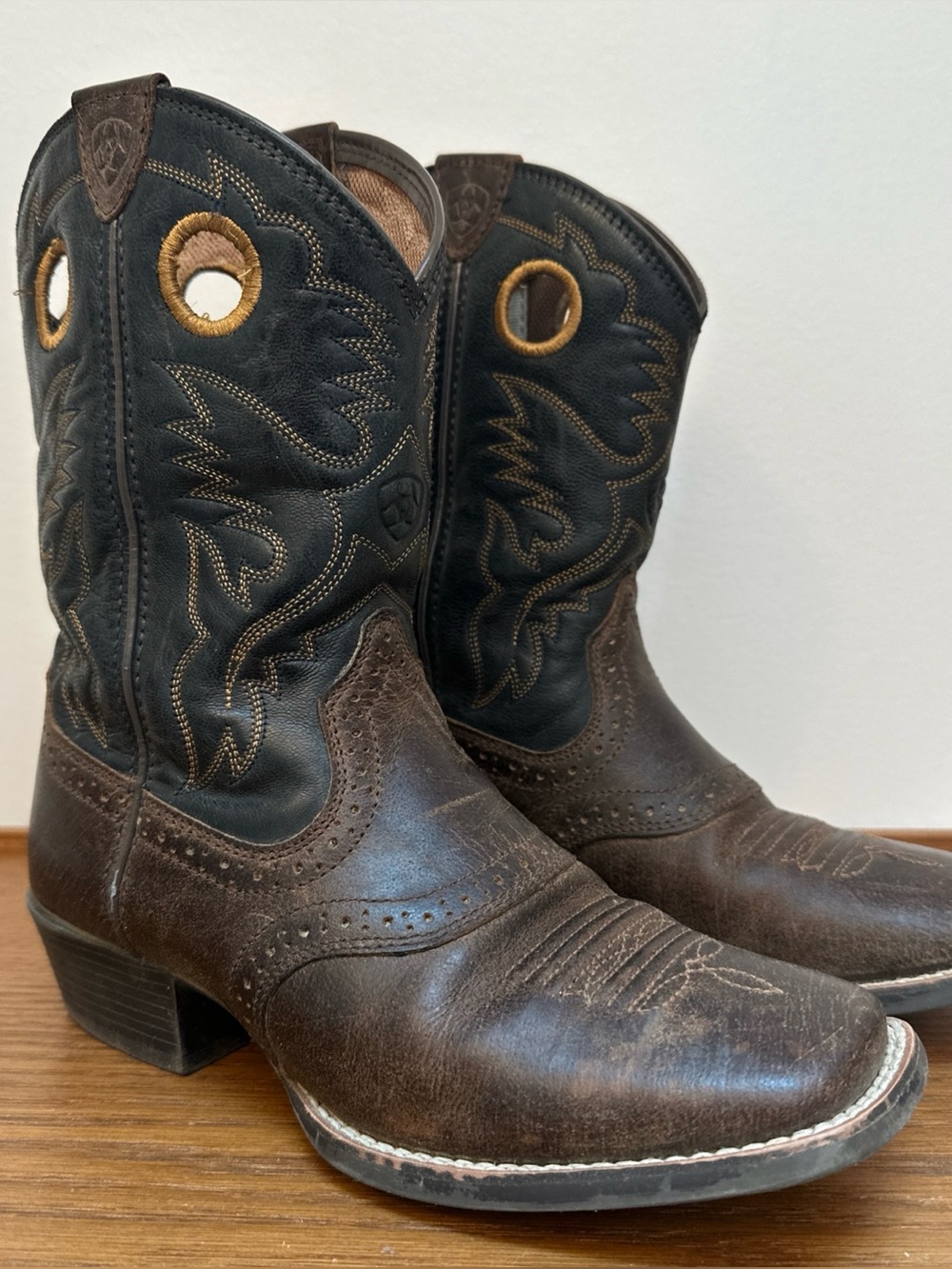 Ariat Distressed Brown Square-Toe Cowboy Boots Kids Size: 3 Genuine Leather